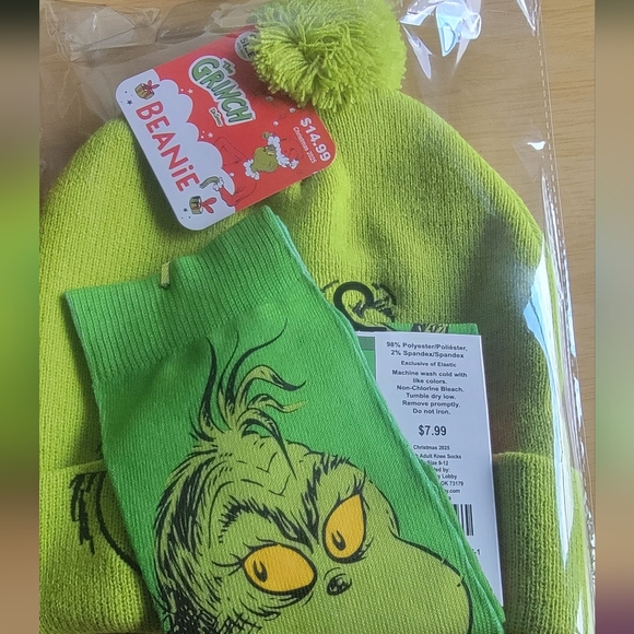 The Grinch Beanie Hat And Knee Socks. Adult. Unisex. - Picture 4 of 4